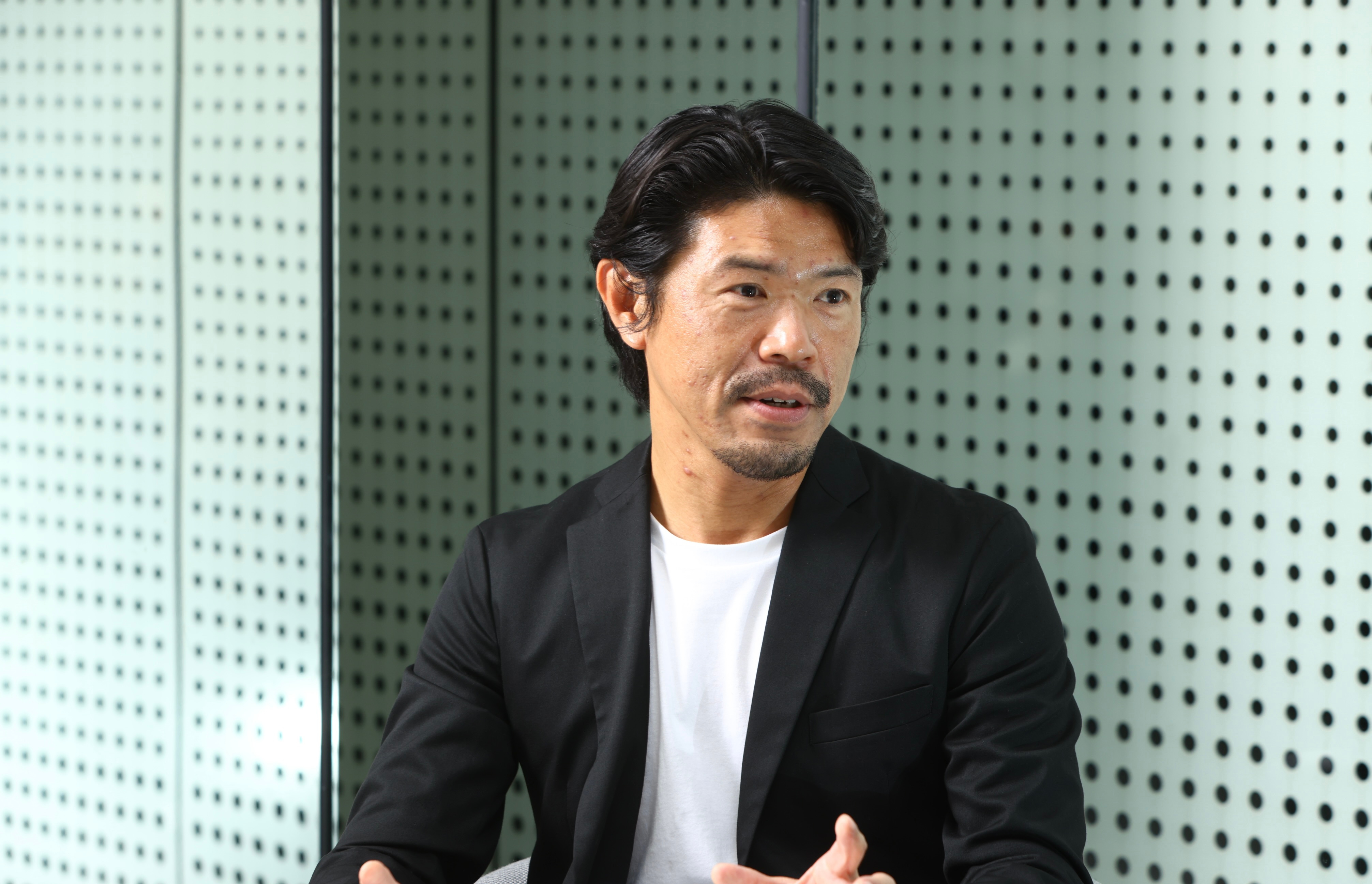 井上氏