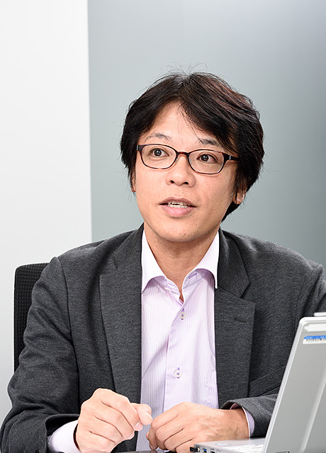 堀氏