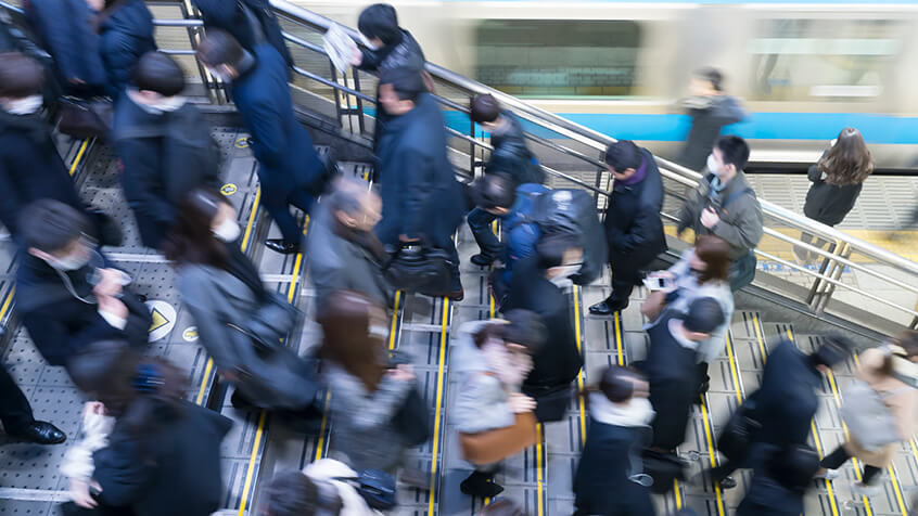 岐路に立つ「正社員」