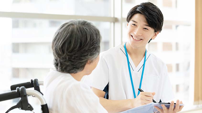 介護職の成長とキャリアをサポートする「職場の人間関係」