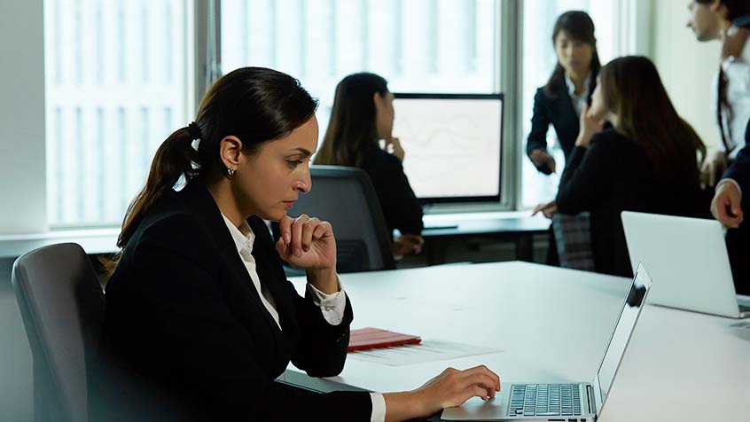 外国人社員を襲う「職場内孤独」という病