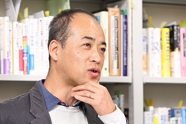 石山恒貴教授の写真２